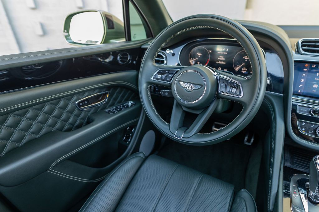 2021 Bentley Bentayga Image 25