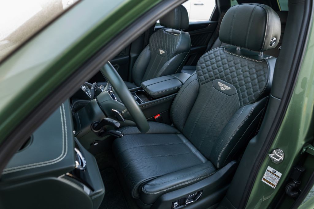 2021 Bentley Bentayga Image 43
