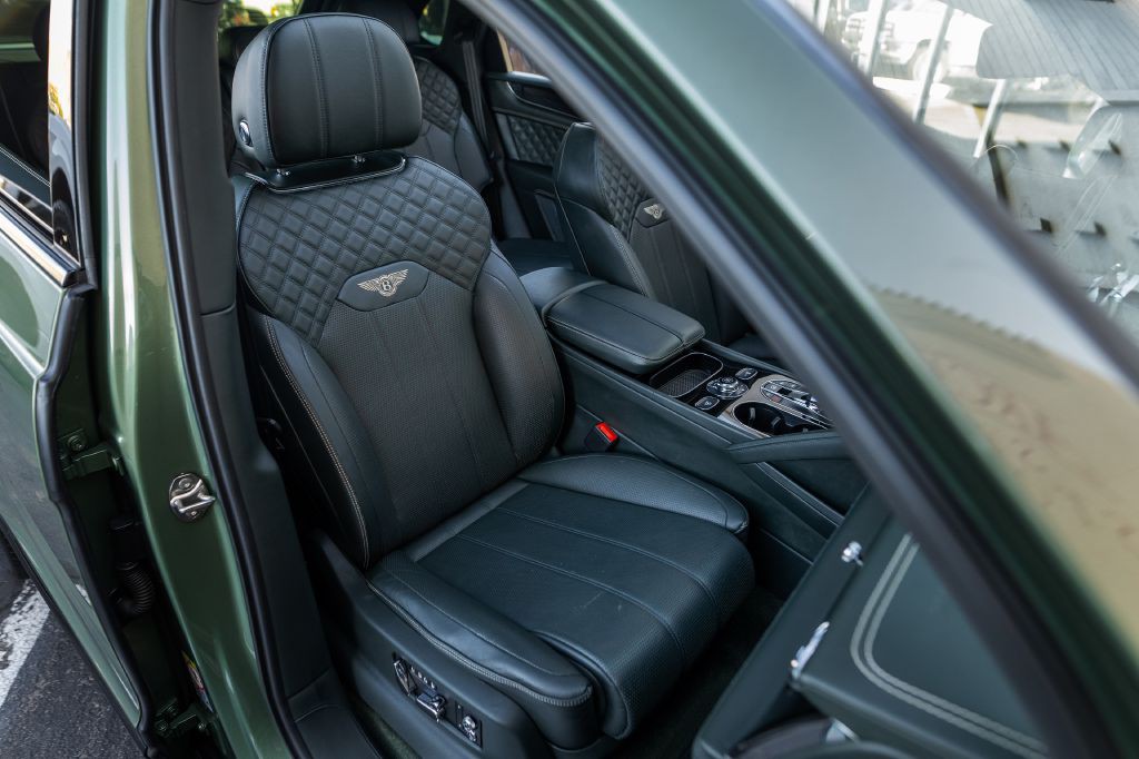 2021 Bentley Bentayga Image 44