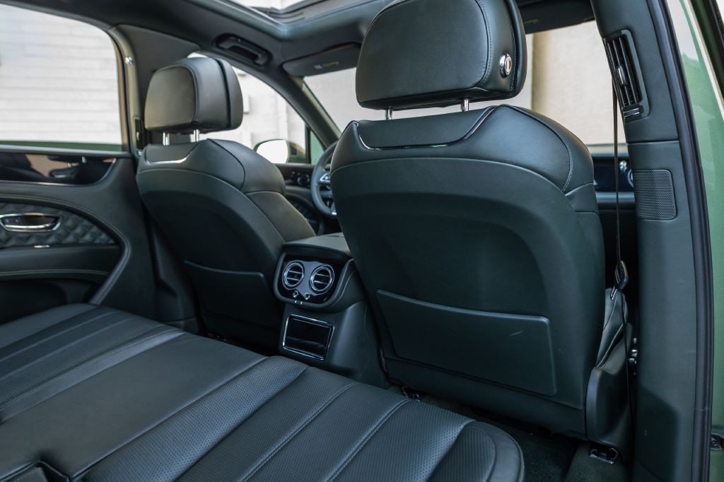2021 Bentley Bentayga Image 45