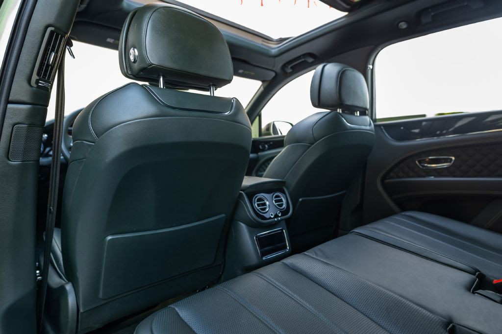 2021 Bentley Bentayga Image 46