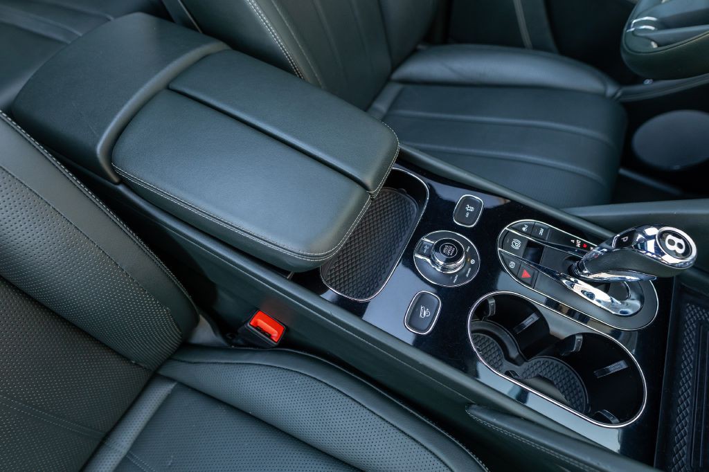 2021 Bentley Bentayga Image 53