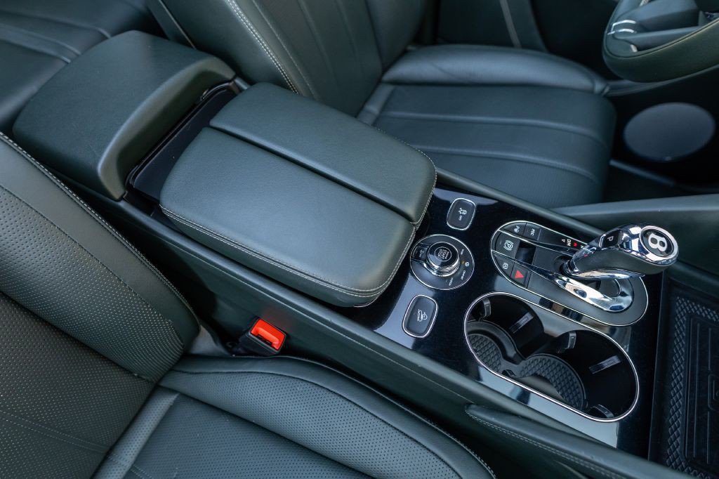 2021 Bentley Bentayga Image 55