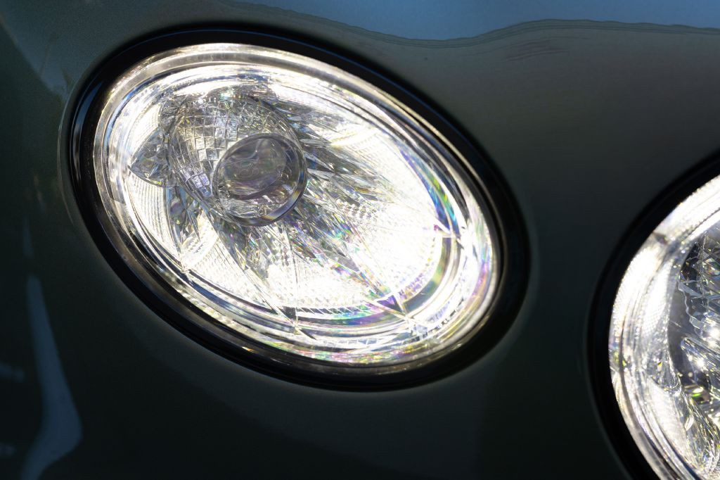 2021 Bentley Bentayga Image 76