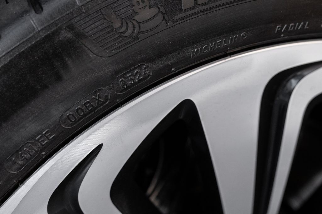 2021 Bentley Bentayga Image 78