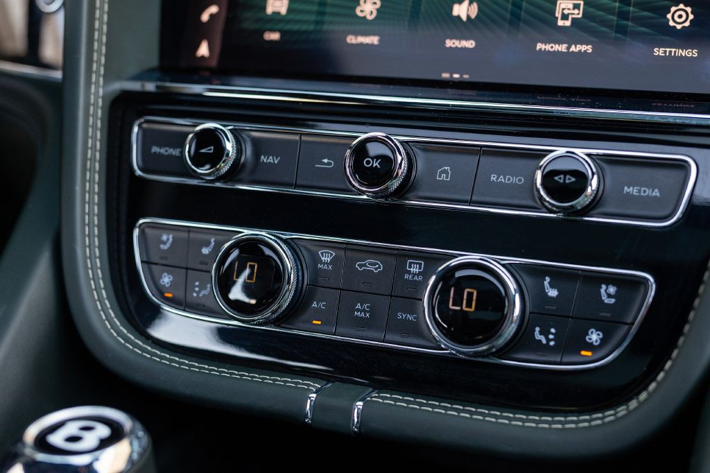 2021 Bentley Bentayga Image 89