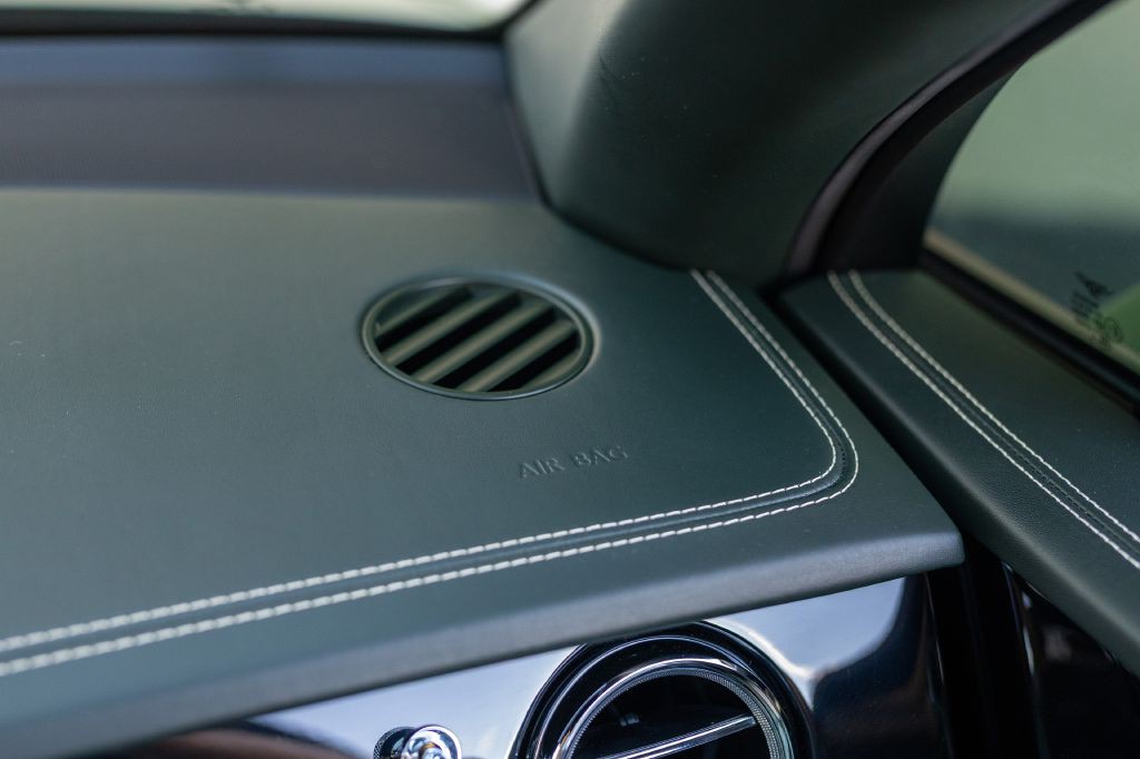 2021 Bentley Bentayga Image 95