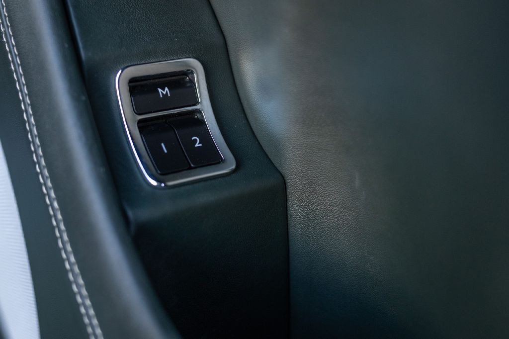 2021 Bentley Bentayga Image 96