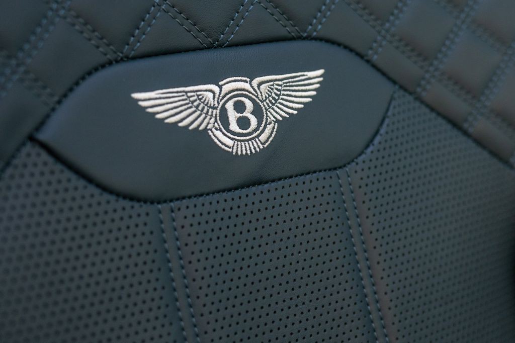 2021 Bentley Bentayga Image 98