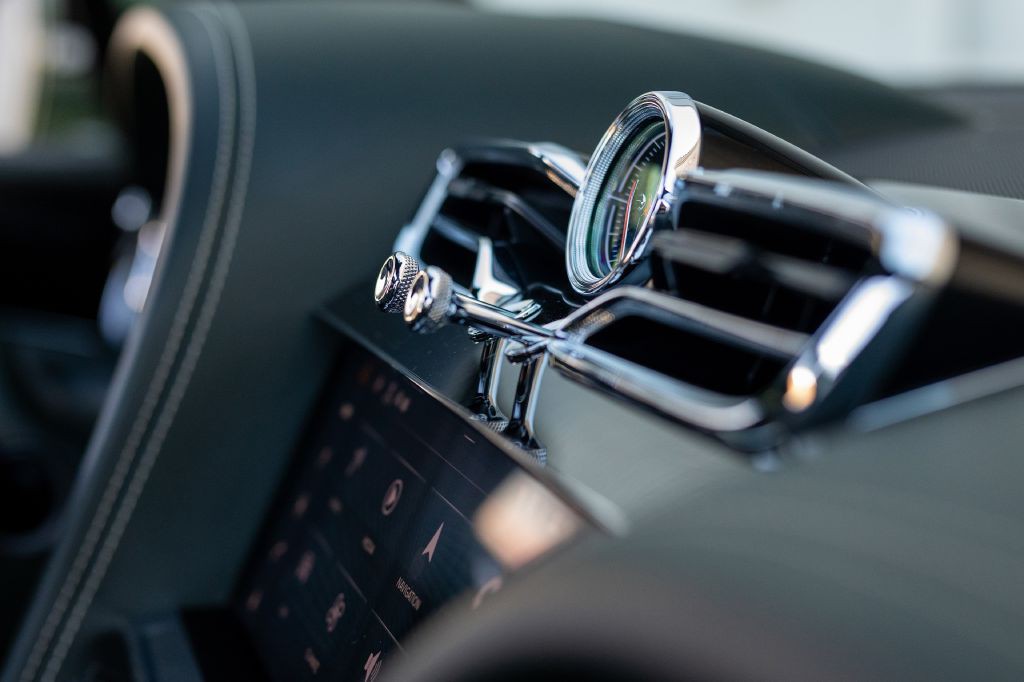 2021 Bentley Bentayga Image 99