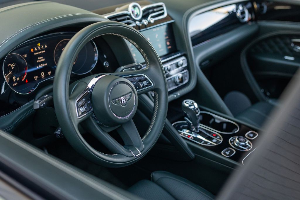 2021 Bentley Bentayga Image 106