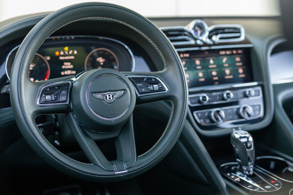 2021 Bentley Bentayga Image 107