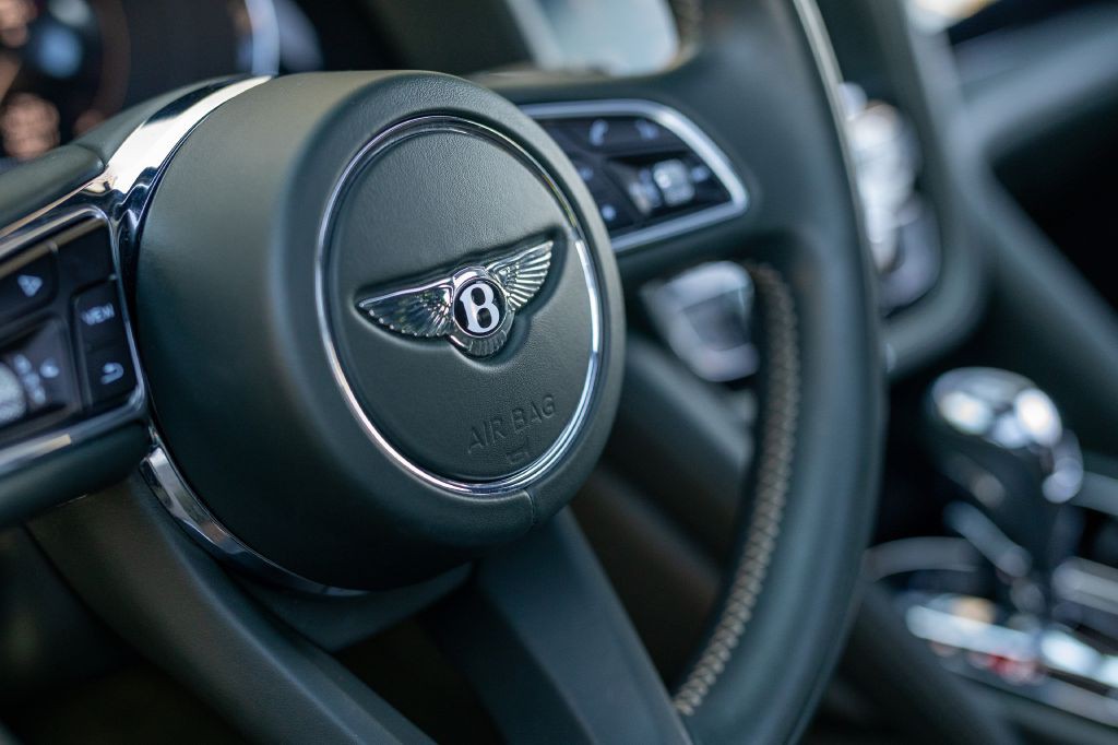 2021 Bentley Bentayga Image 112