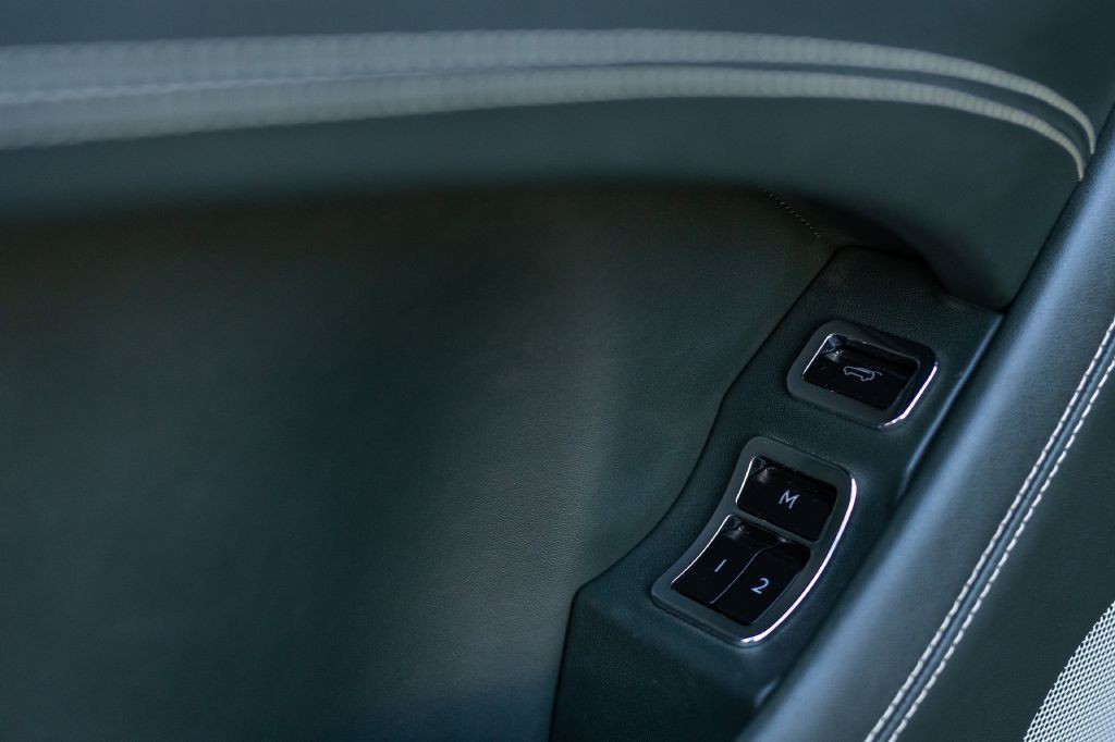 2021 Bentley Bentayga Image 117