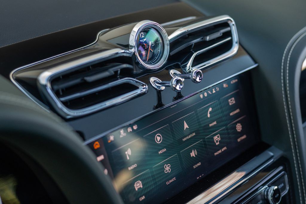 2021 Bentley Bentayga Image 120