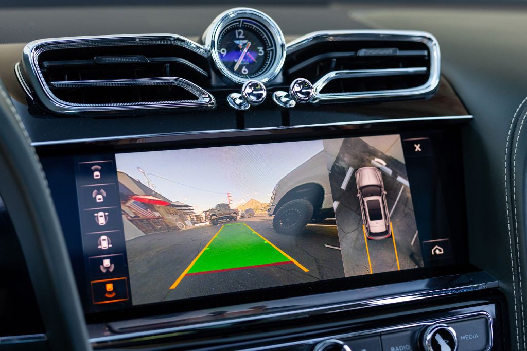 2021 Bentley Bentayga Image 124