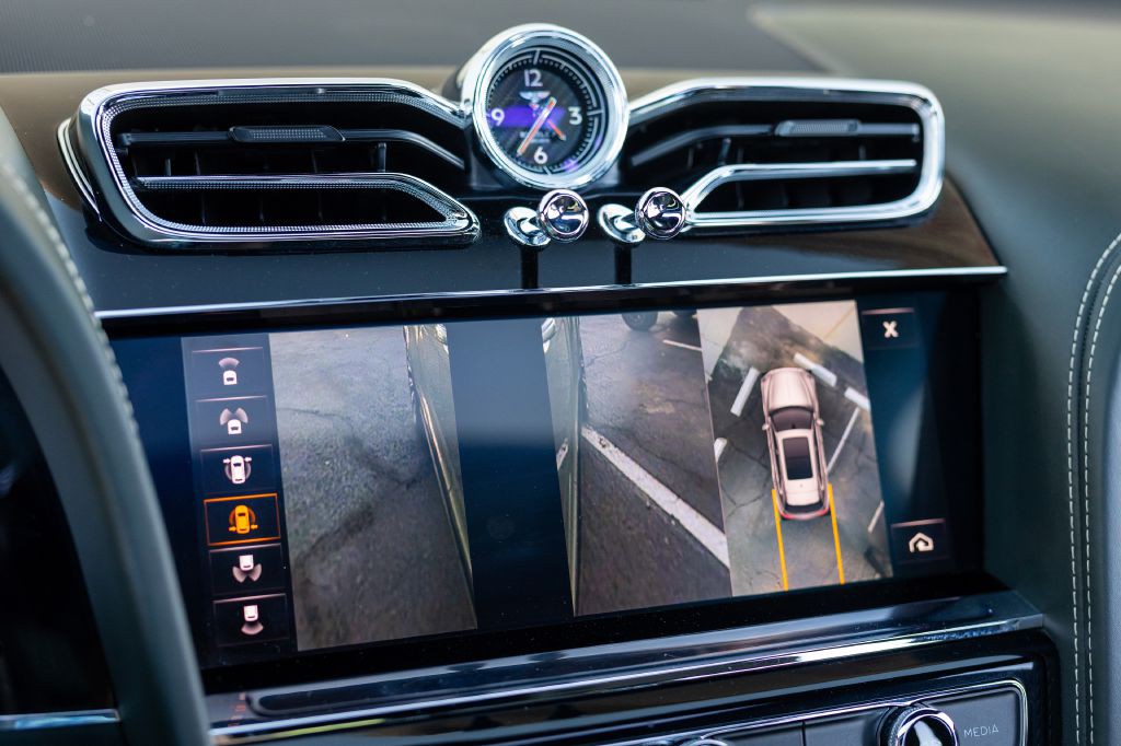 2021 Bentley Bentayga Image 127