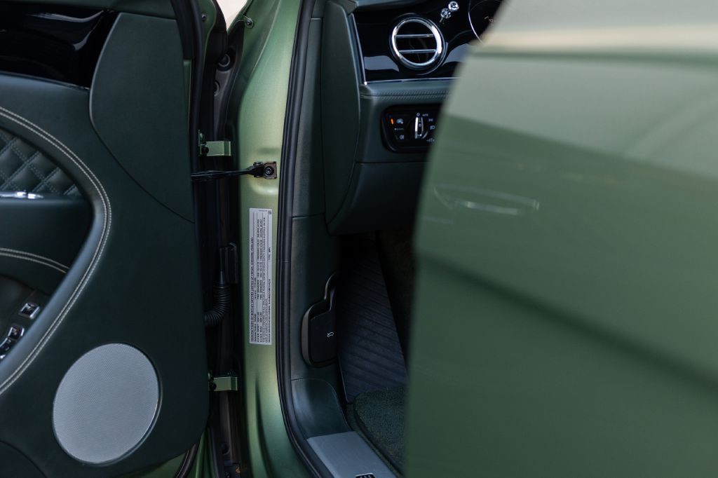 2021 Bentley Bentayga Image 130