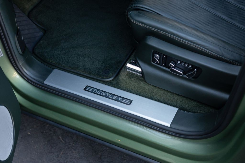 2021 Bentley Bentayga Image 131
