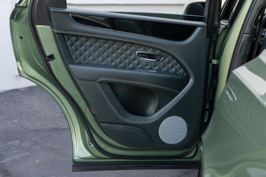 2021 Bentley Bentayga Image 134