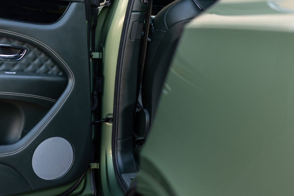 2021 Bentley Bentayga Image 135