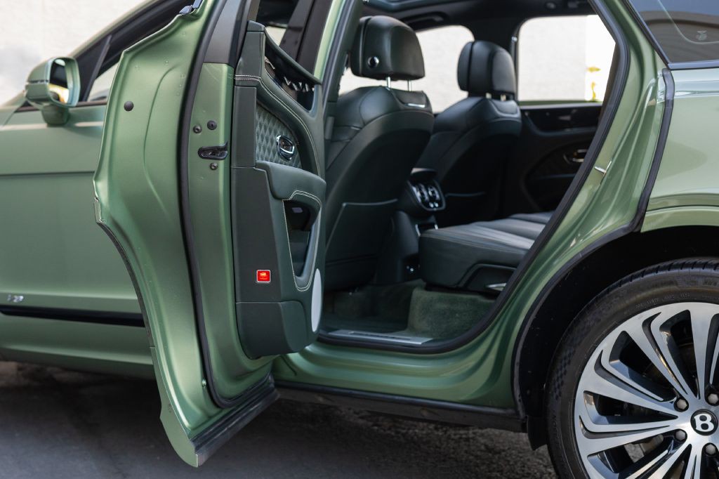 2021 Bentley Bentayga Image 138