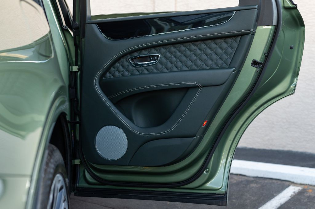2021 Bentley Bentayga Image 139