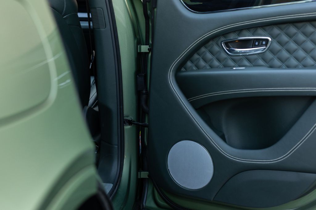 2021 Bentley Bentayga Image 140
