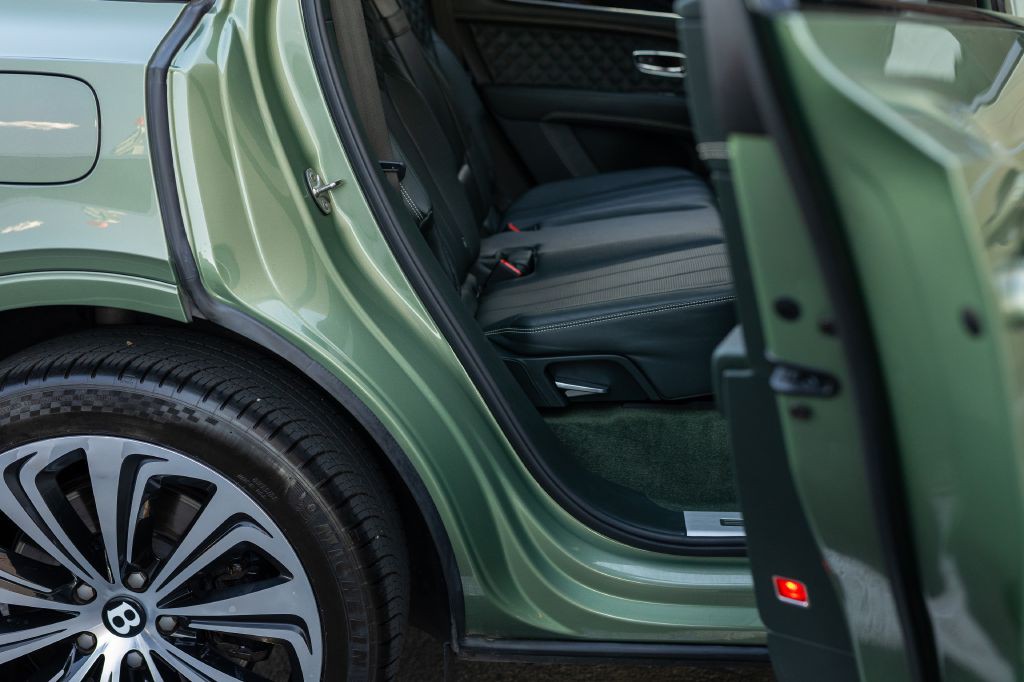 2021 Bentley Bentayga Image 142