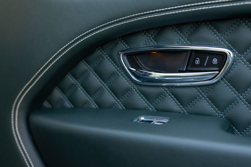 2021 Bentley Bentayga Image 152