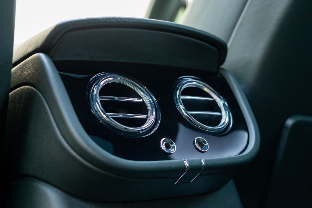 2021 Bentley Bentayga Image 154