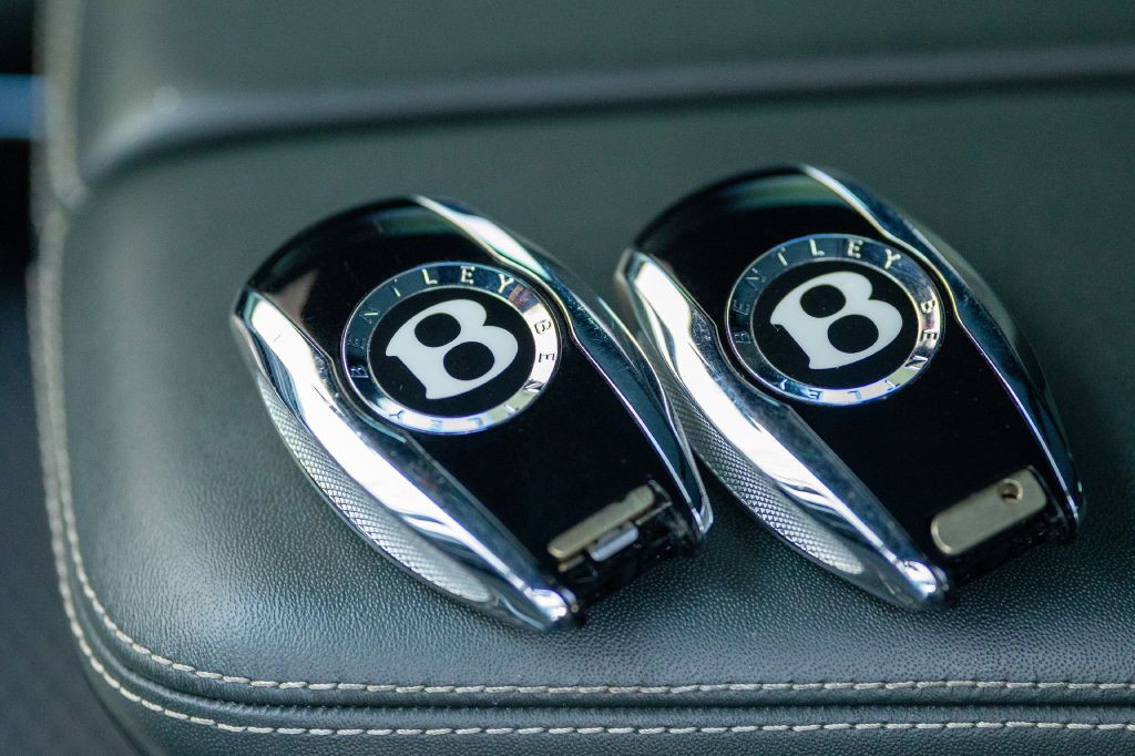 2021 Bentley Bentayga Image 155
