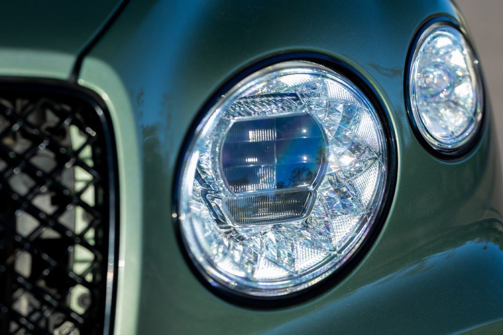 2021 Bentley Bentayga Image 172