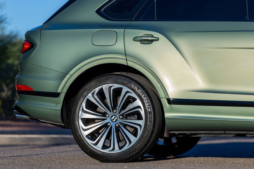 2021 Bentley Bentayga Image 192
