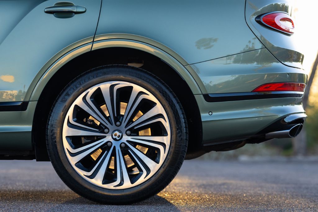 2021 Bentley Bentayga Image 230