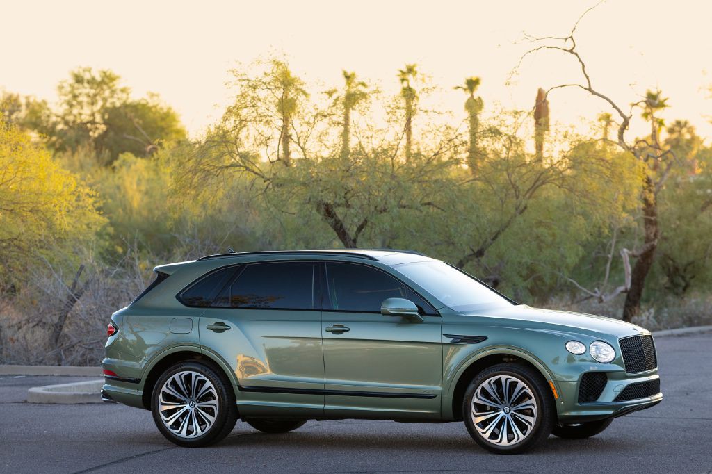 2021 Bentley Bentayga Image 240