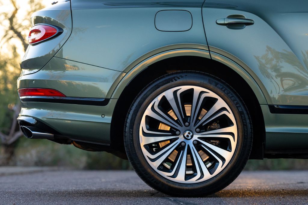 2021 Bentley Bentayga Image 242