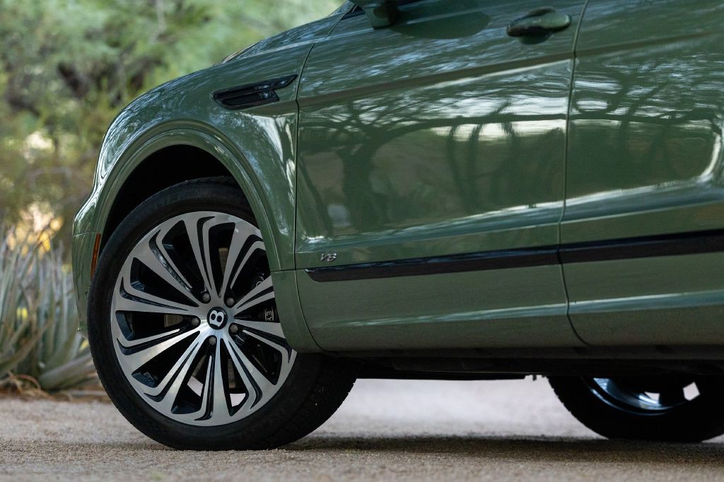 2021 Bentley Bentayga Image 246