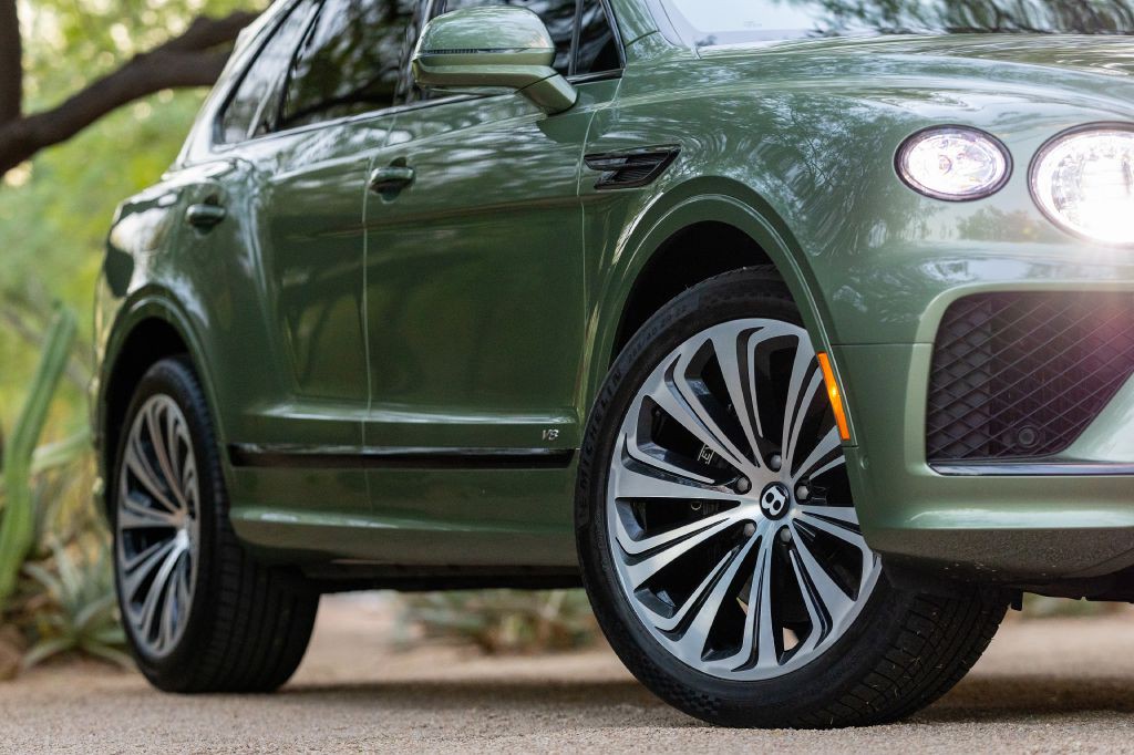 2021 Bentley Bentayga Image 247