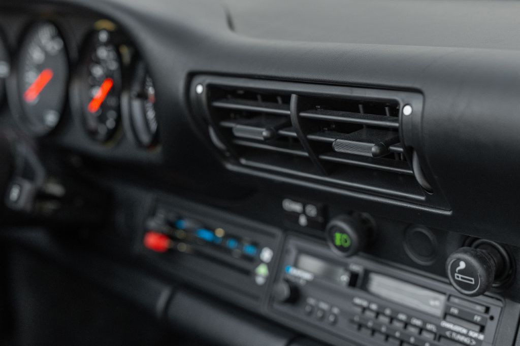 1989 Porsche 911 Image 136