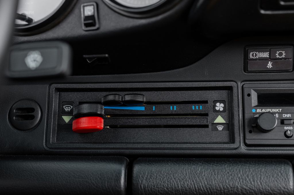 1989 Porsche 911 Image 23