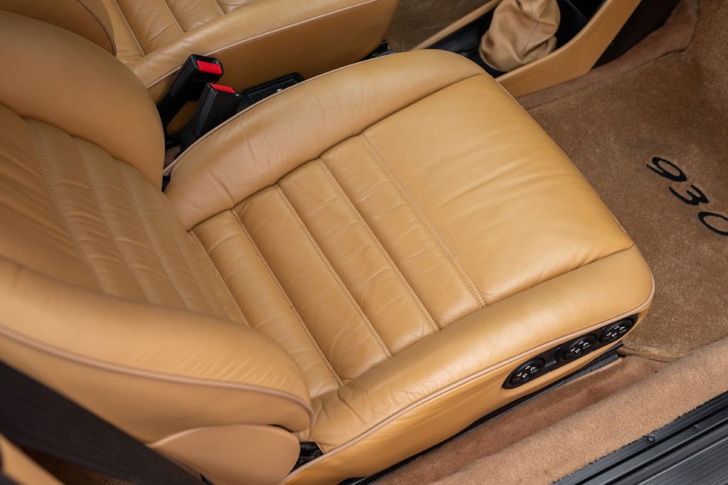 1989 Porsche 911 Image 36