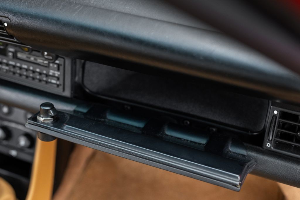 1989 Porsche 911 Image 42