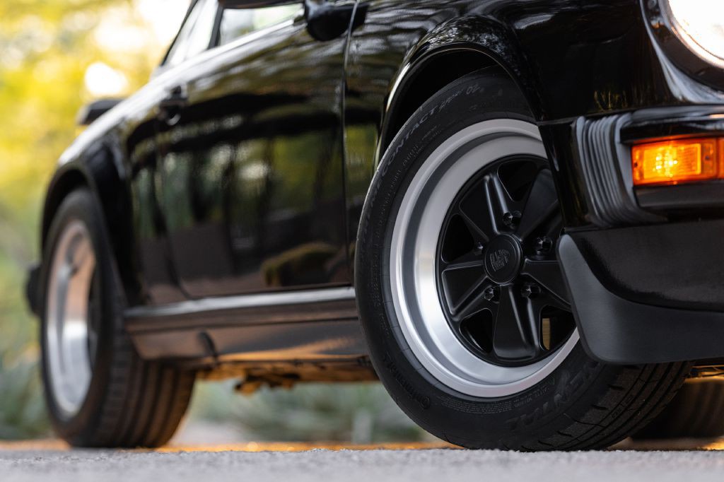 1989 Porsche 911 Image 3