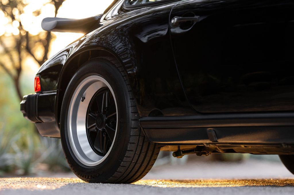 1989 Porsche 911 Image 4