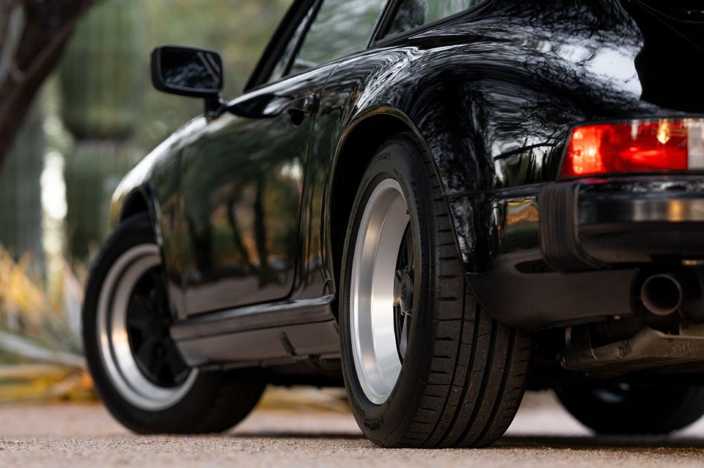 1989 Porsche 911 Image 28