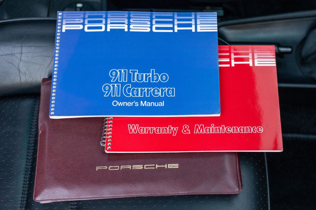 1989 Porsche 911 Image 136