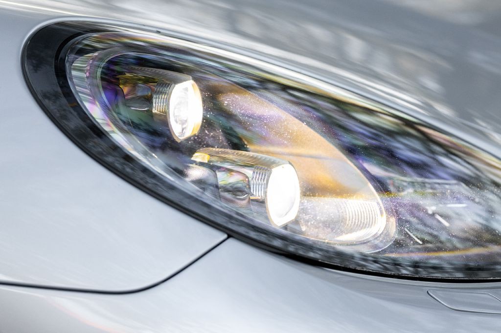 2016 Porsche Panamera Image 3