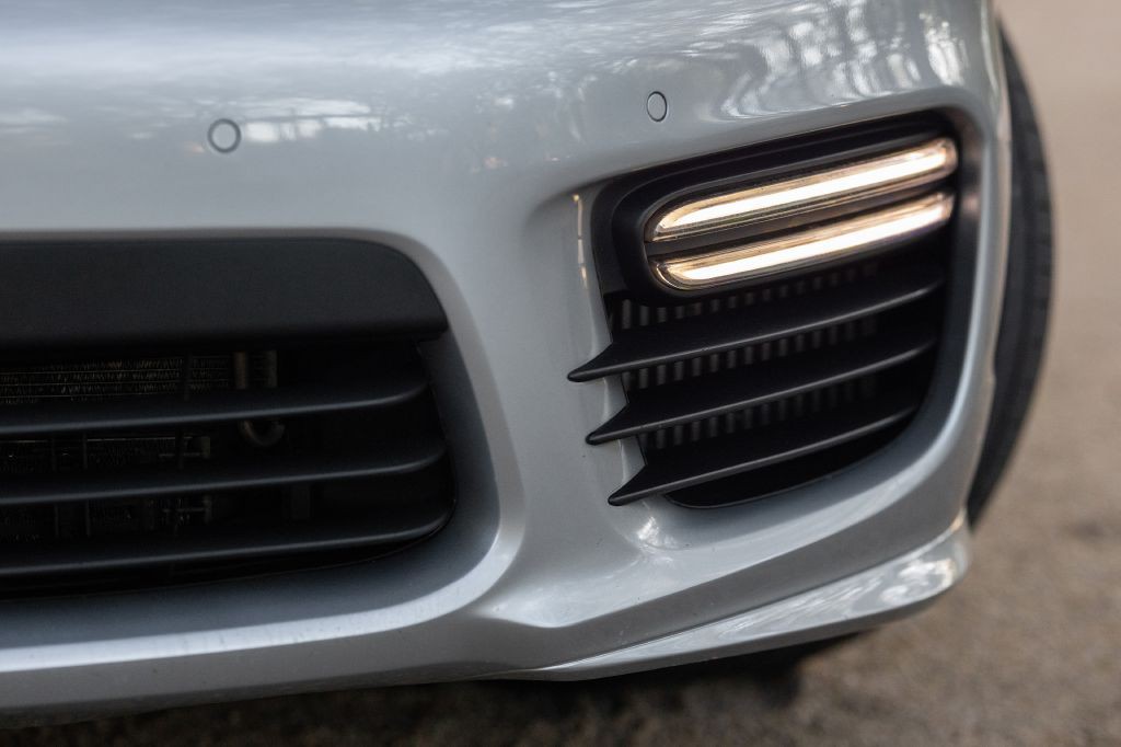 2016 Porsche Panamera Image 5