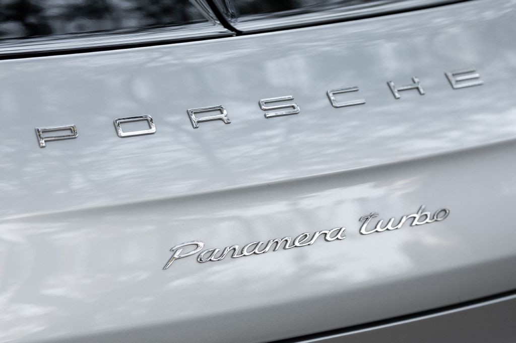 2016 Porsche Panamera Image 9